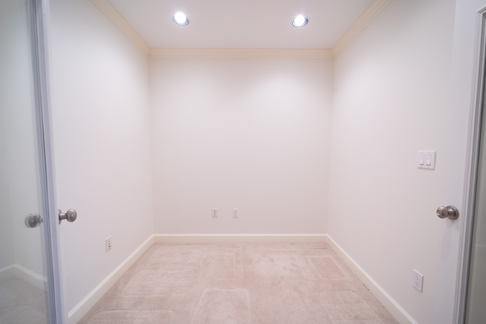 2520 Robinhood Street, Unit 505 Houston, TX 77005 - Photo 4 of 37 a view of a small space