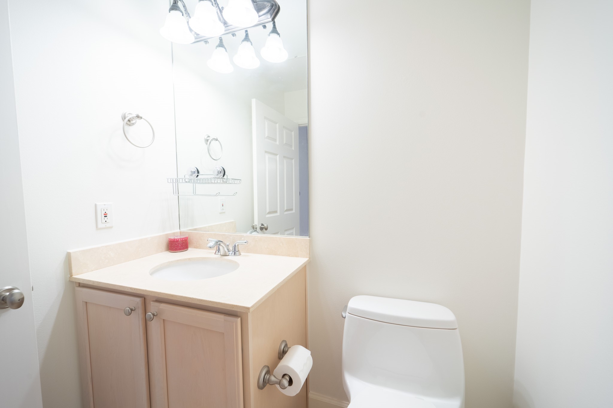 2520 Robinhood Street, Unit 505 Houston, TX 77005 - Photo 8 of 37 a bathroom with a sink vanity and a mirror