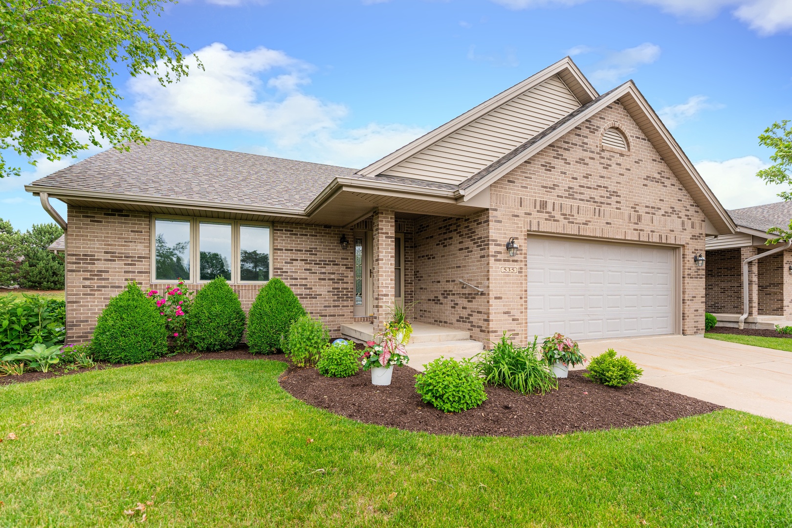 535 Brant Circle DeKalb, IL 60115 - Photo 2 of 31