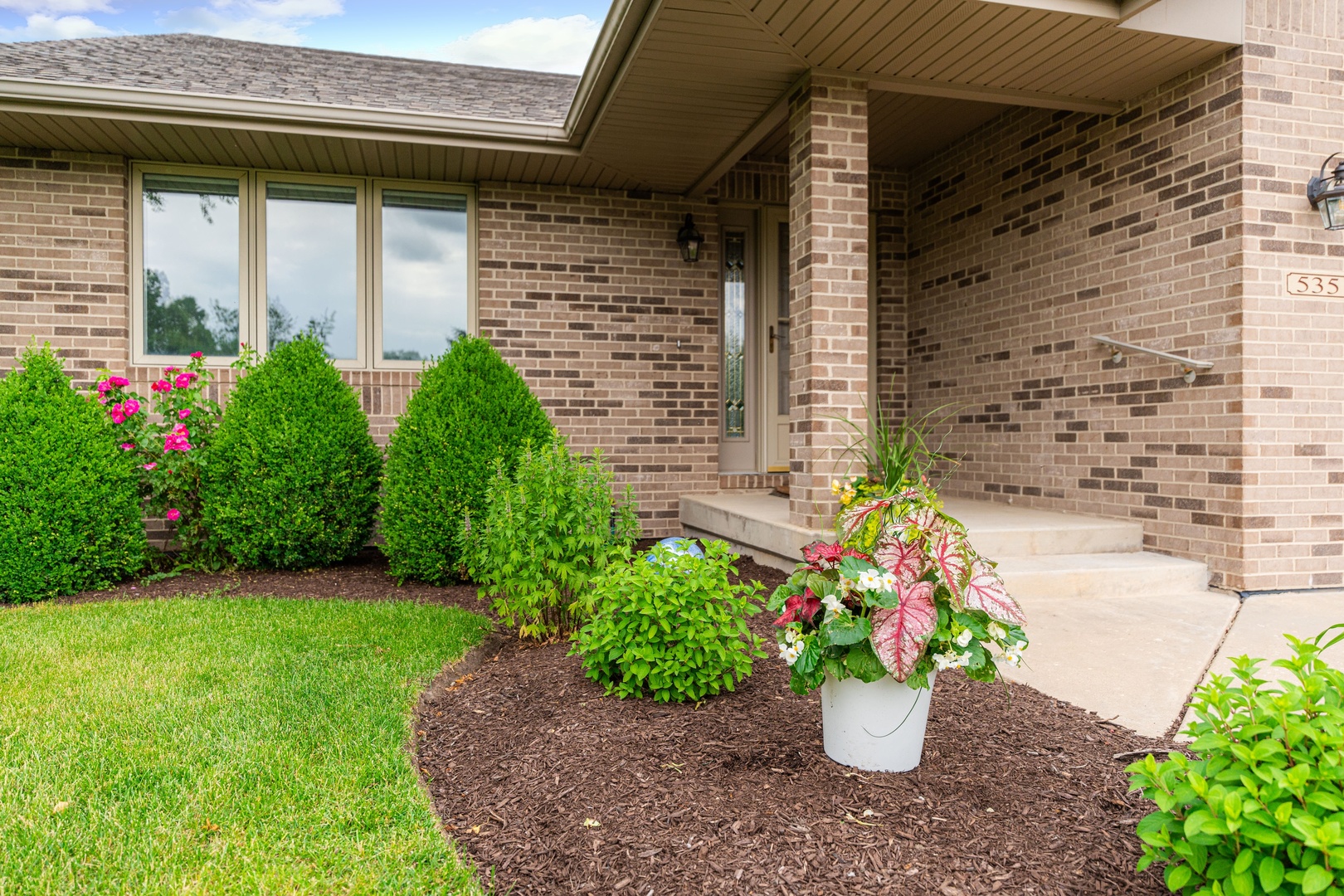 535 Brant Circle DeKalb, IL 60115 - Photo 3 of 31