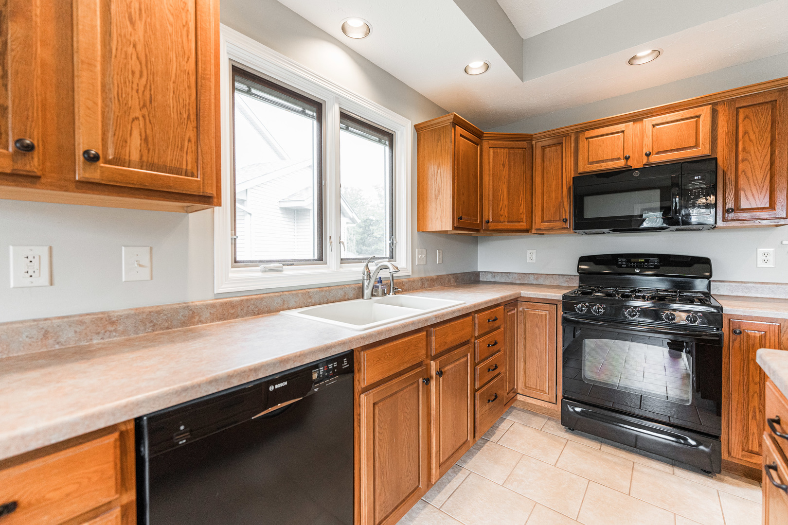 535 Brant Circle DeKalb, IL 60115 - Photo 7 of 31