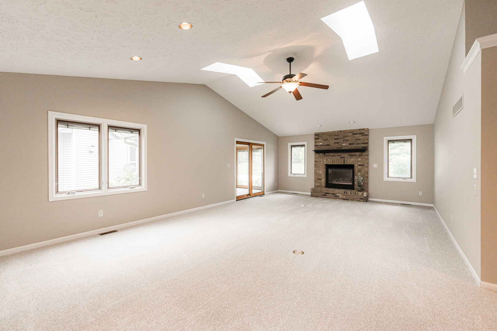 535 Brant Circle DeKalb, IL 60115 - Photo 9 of 31