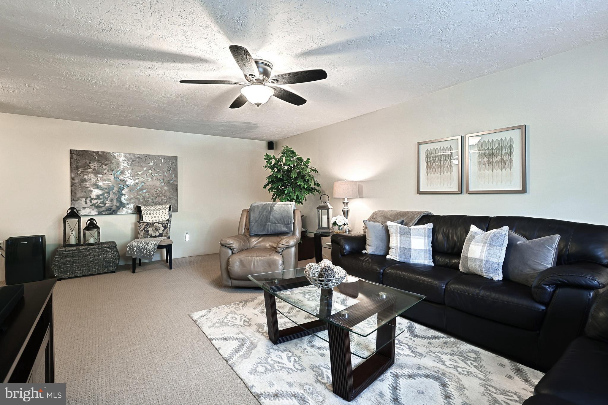 520 Dellinger Road Mount Wolf, PA 17347 - Photo 25 of 61 Family Room