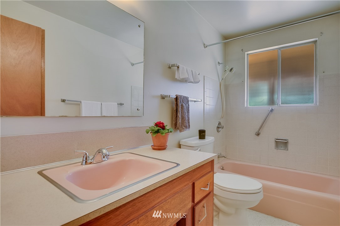 15005 Southeast 112th Street Renton, WA 98059 - Photo 12 of 18