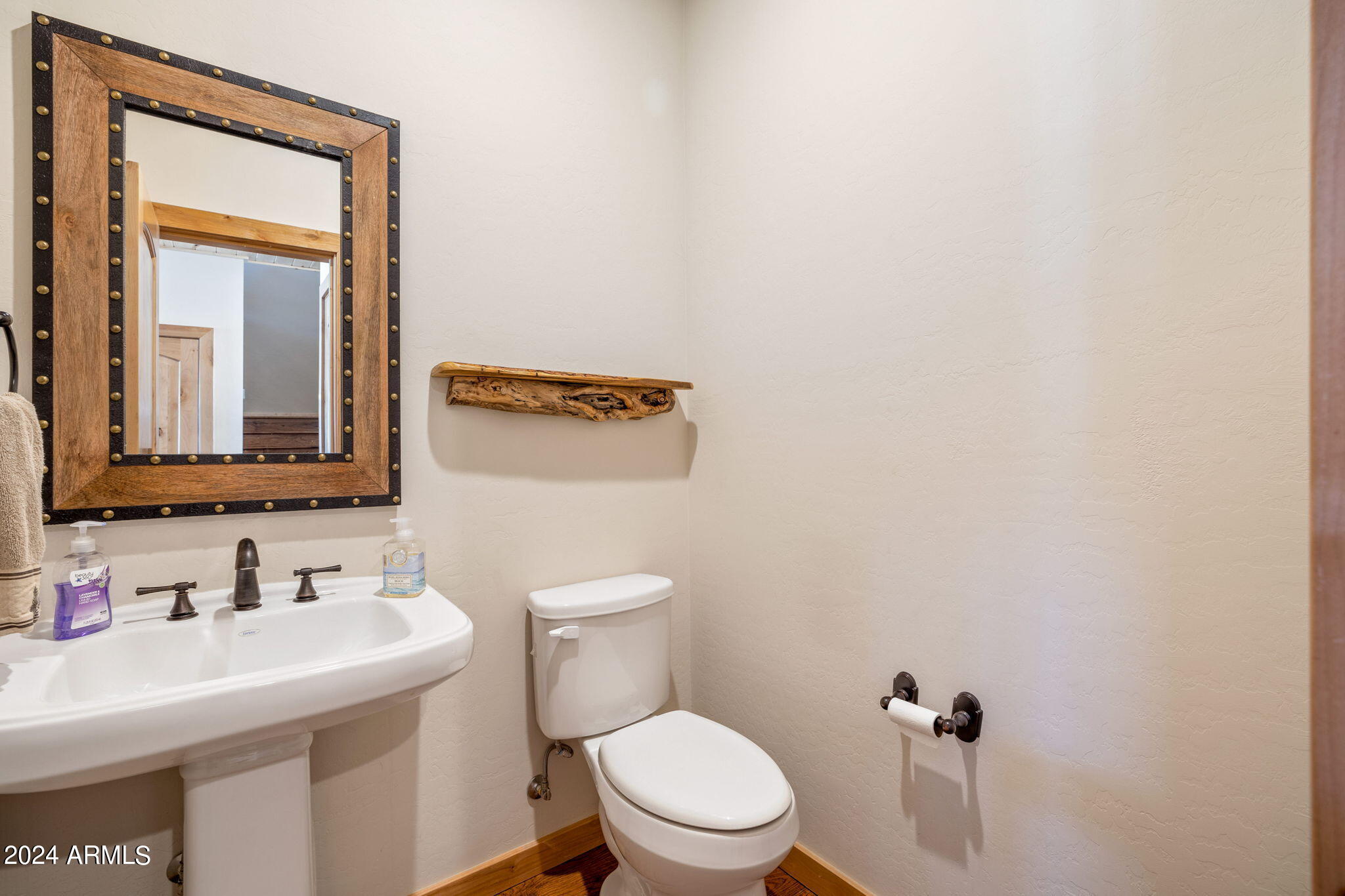 101 South Falling Leaf Road Show Low, AZ 85901 - Photo 19 of 52 Guest bath main level