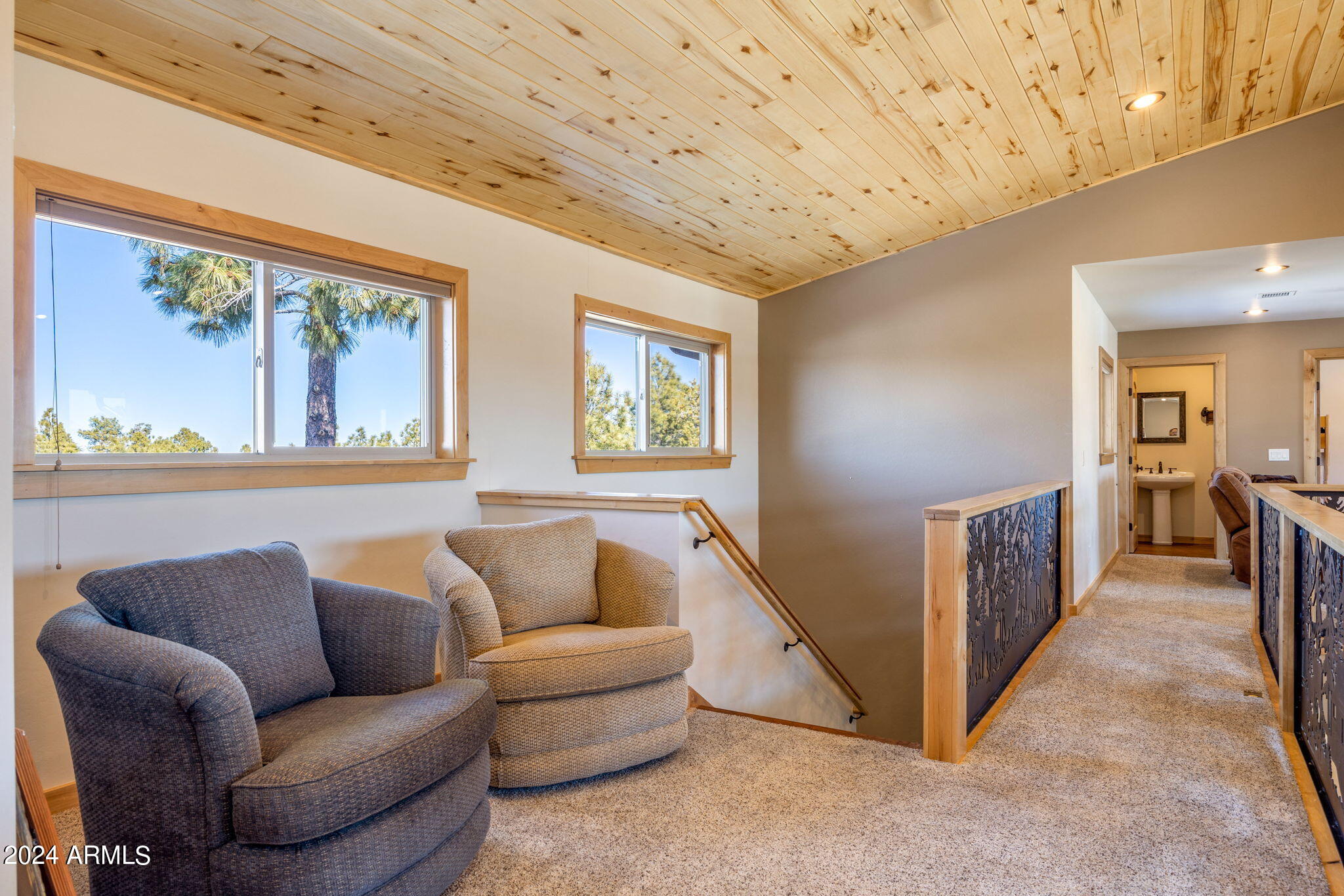 101 South Falling Leaf Road Show Low, AZ 85901 - Photo 31 of 52 Loft sitting area
