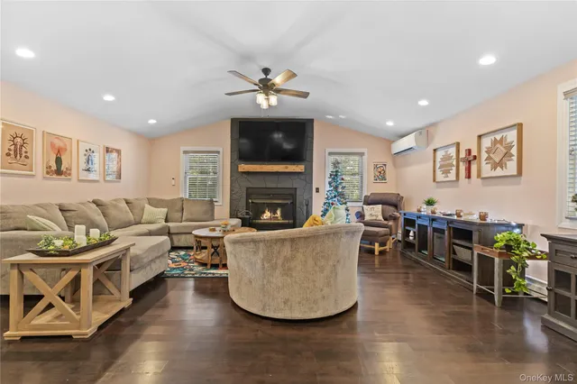 $565,000 | 10 Helin Road, Hopewell Junction, NY 12533