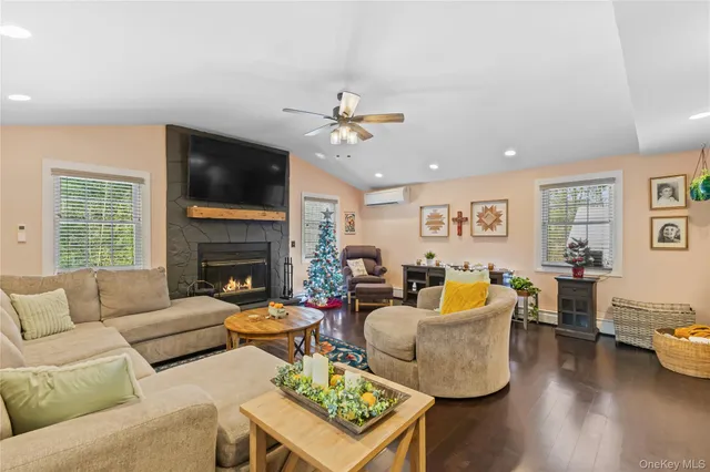 $565,000 | 10 Helin Road, Hopewell Junction, NY 12533