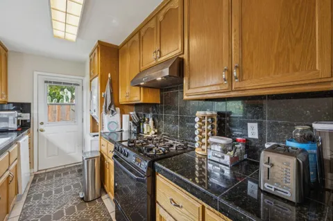 $2,575,000 | 674 Bryson Avenue, Palo Alto, CA 94306