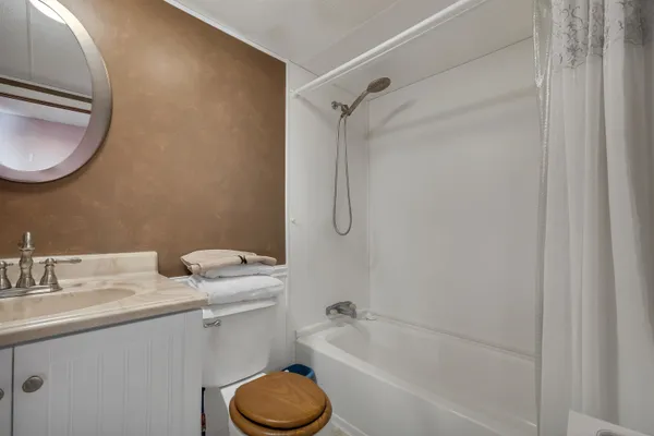 $299,900 | 69 Oak Drive, North Hampton, NH 03862