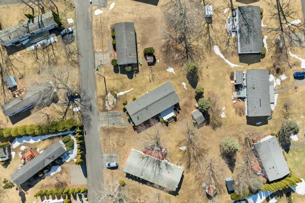 $299,900 | 69 Oak Drive, North Hampton, NH 03862