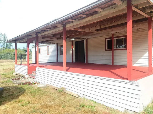 a view of a lounge chair in the porch