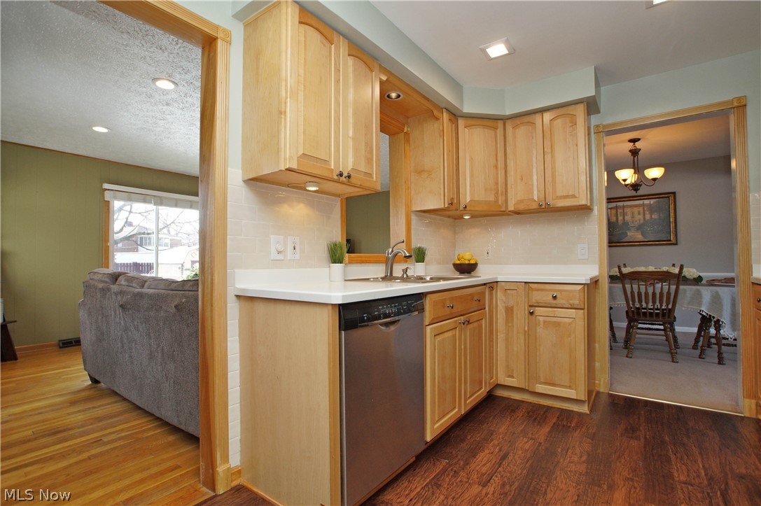 5606 Dorset Road Lyndhurst, OH 44124 - Photo 10 of 35