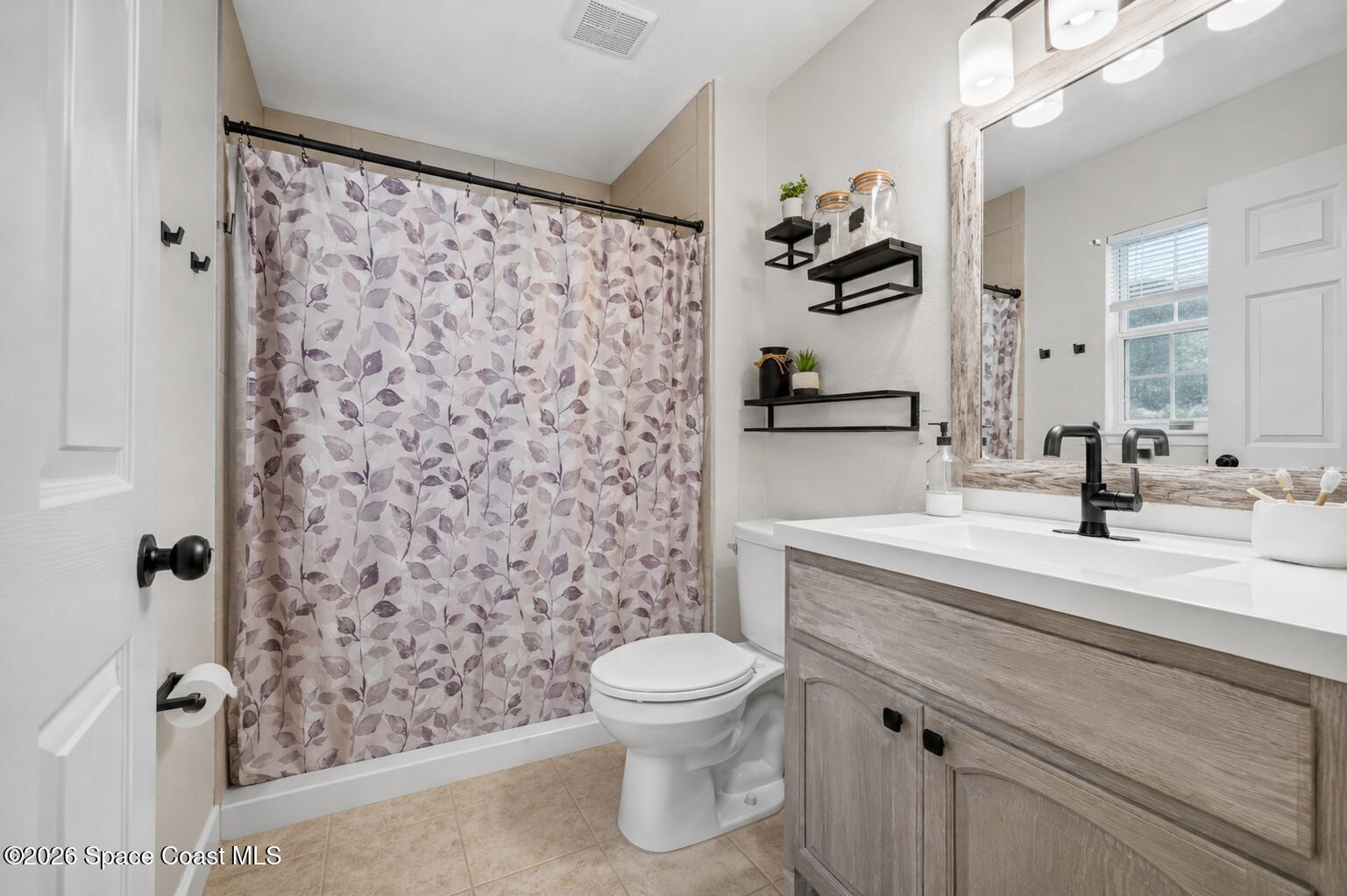 419 Hamer Road Southwest Palm Bay, FL 32908 - Photo 14 of 17 Bathroom