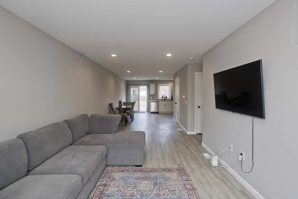 32-34 Clark Street Springfield, MA 01105 - Photo 5 of 23