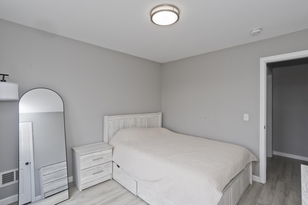 32-34 Clark Street Springfield, MA 01105 - Photo 10 of 23