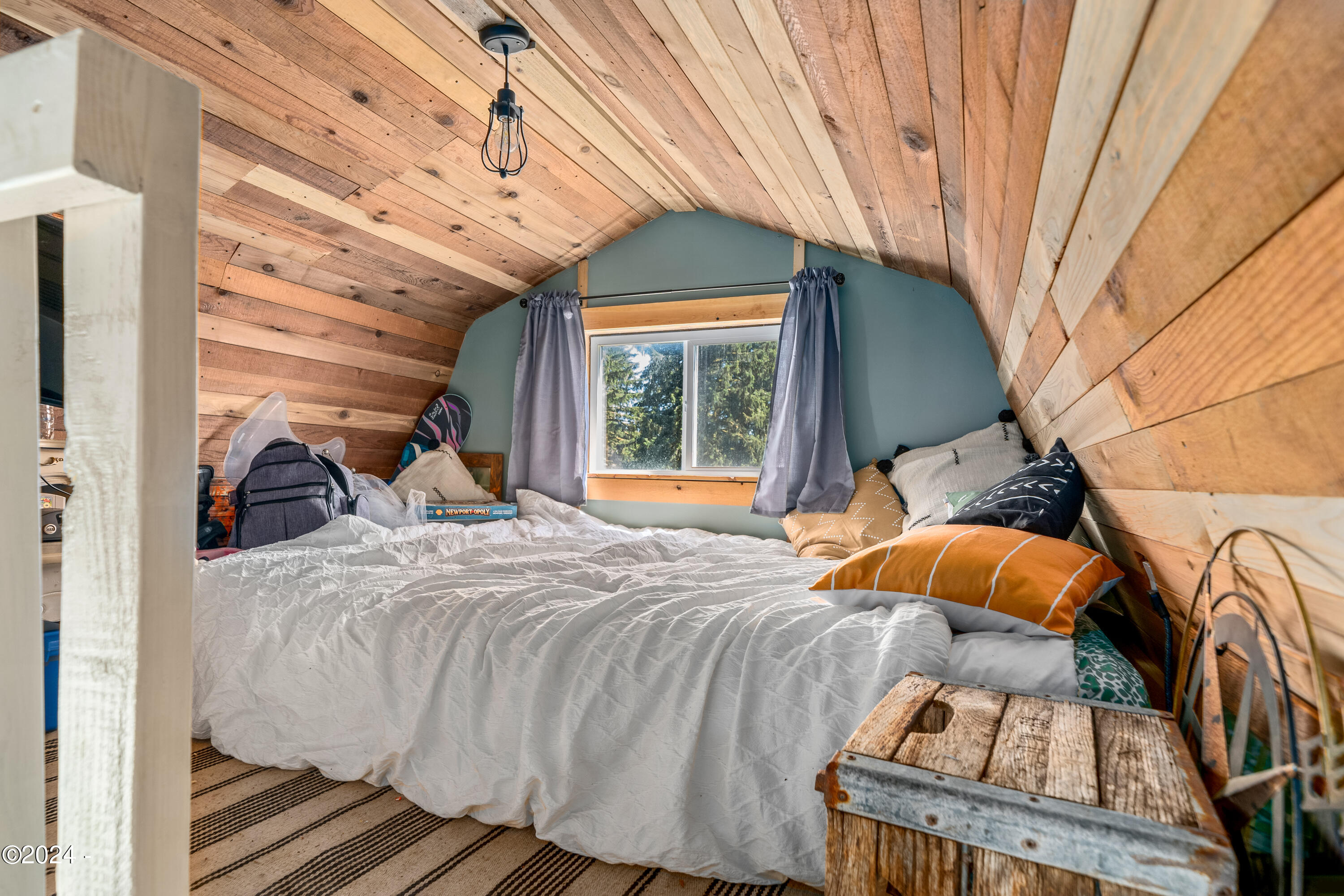 405 Southeast John Nye Road Newport, OR 97365 - Photo 45 of 54 Relaxing upper loft