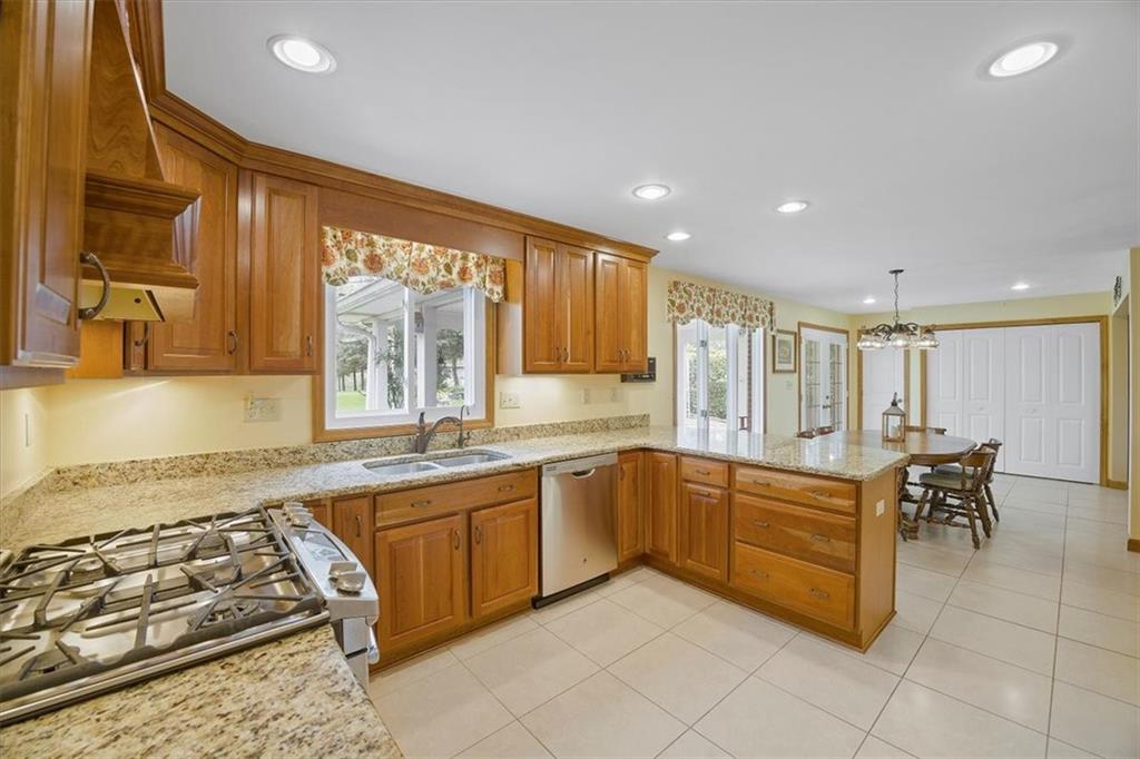 7152 Shannon Road Verona, PA 15147 - Photo 8 of 25 Gallery Image 8