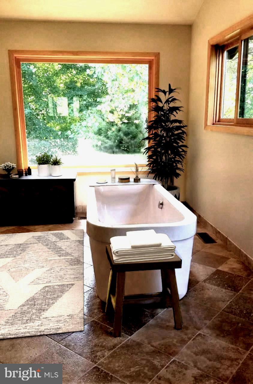 14901 Springfield Road Darnestown, MD 20874 - Photo 18 of 40 Master Bathroom