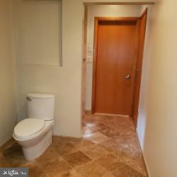 14901 Springfield Road Darnestown, MD 20874 - Photo 24 of 40 Hallway Bathroom