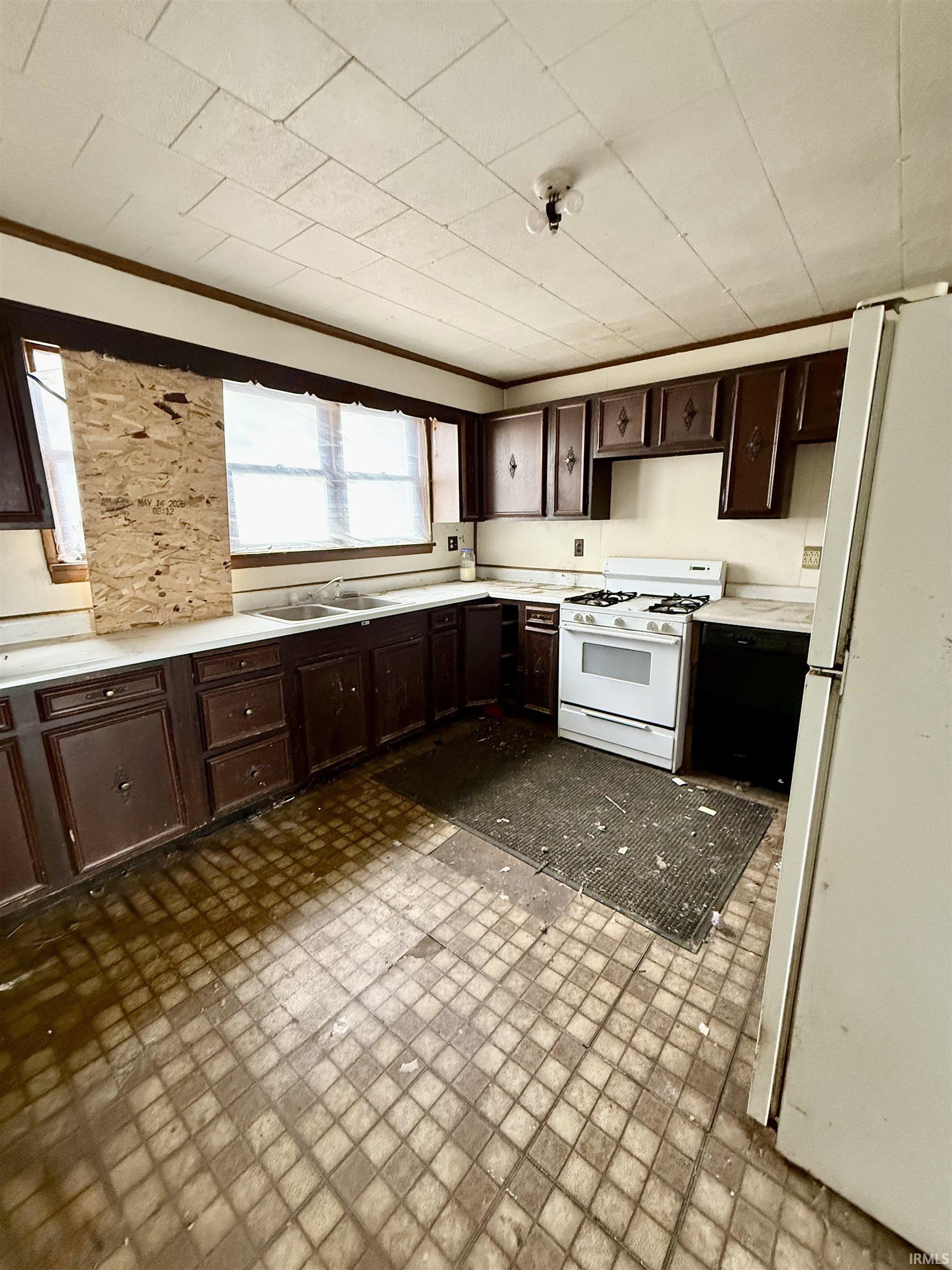 636 West 3rd Street Peru, IN 46970 - Photo 5 of 7