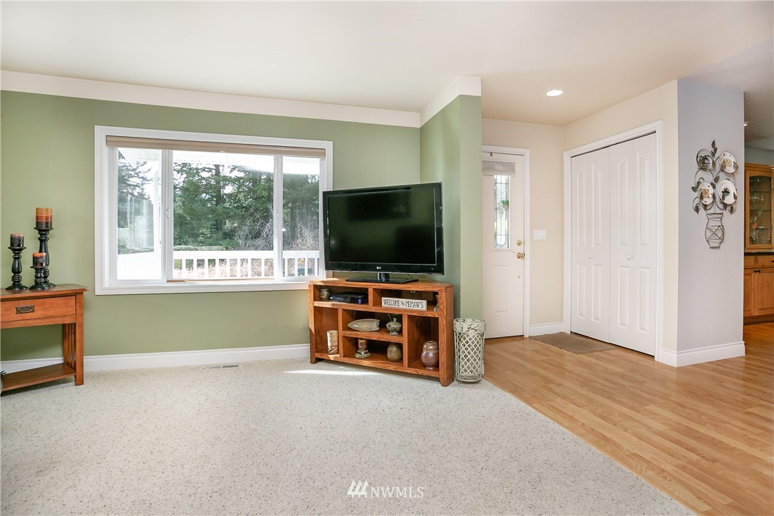4374 Dewey Road Bellingham, WA 98226 - Photo 3 of 21 Gallery Image 3