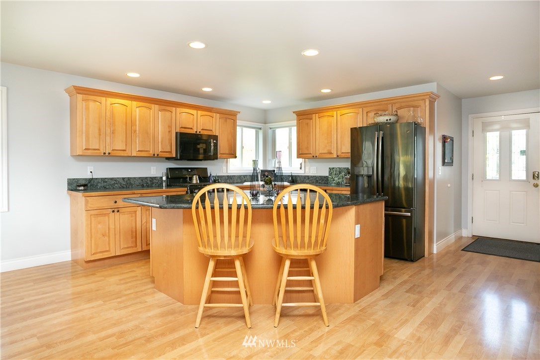 4374 Dewey Road Bellingham, WA 98226 - Photo 4 of 21 Gallery Image 4