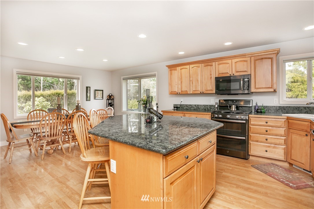 4374 Dewey Road Bellingham, WA 98226 - Photo 5 of 21 Gallery Image 5