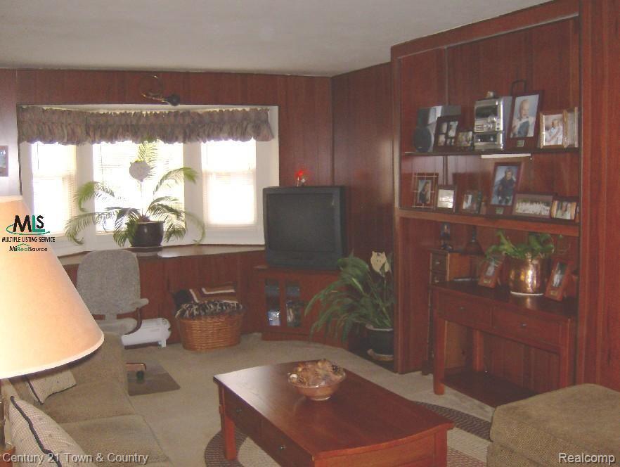36032 Garfield Road Clinton Township, MI 48035 - Photo 6 of 12 5