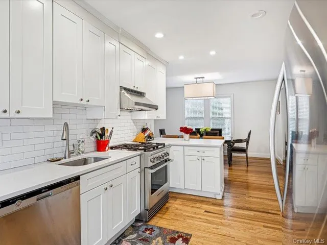 $875,000 | 27 Hewlett Court, Babylon, NY 11702