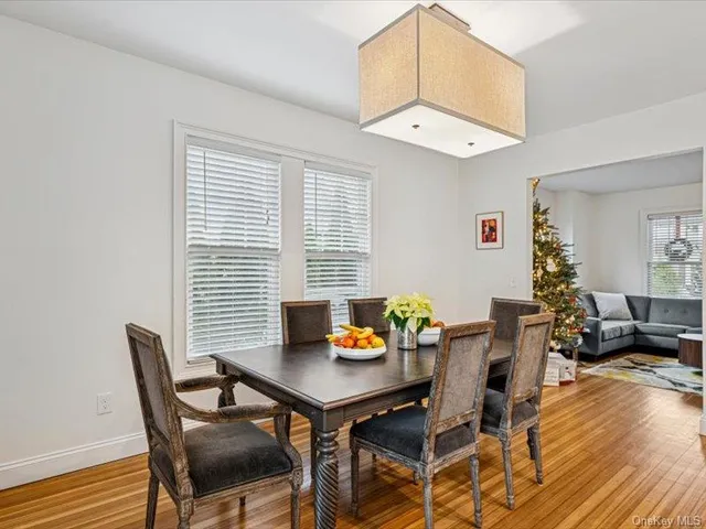 $875,000 | 27 Hewlett Court, Babylon, NY 11702