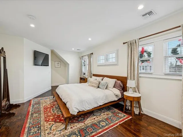 $875,000 | 27 Hewlett Court, Babylon, NY 11702