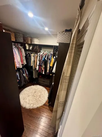 $875,000 | 27 Hewlett Court, Babylon, NY 11702