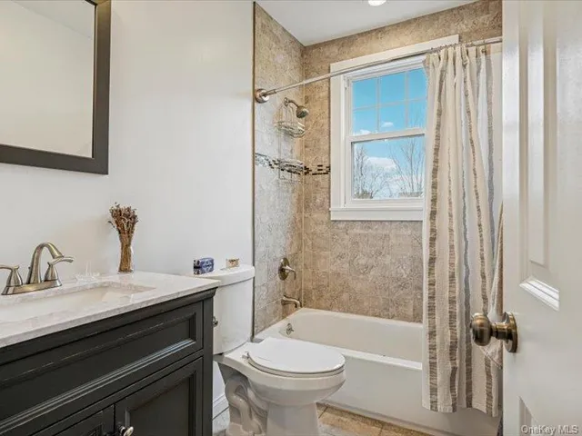 $875,000 | 27 Hewlett Court, Babylon, NY 11702