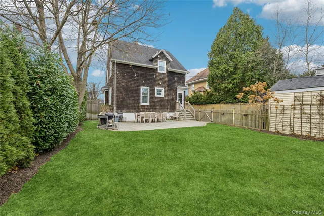 $875,000 | 27 Hewlett Court, Babylon, NY 11702