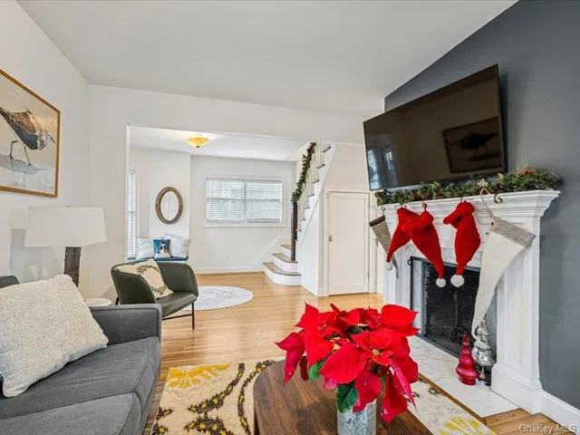 $875,000 | 27 Hewlett Court, Babylon, NY 11702