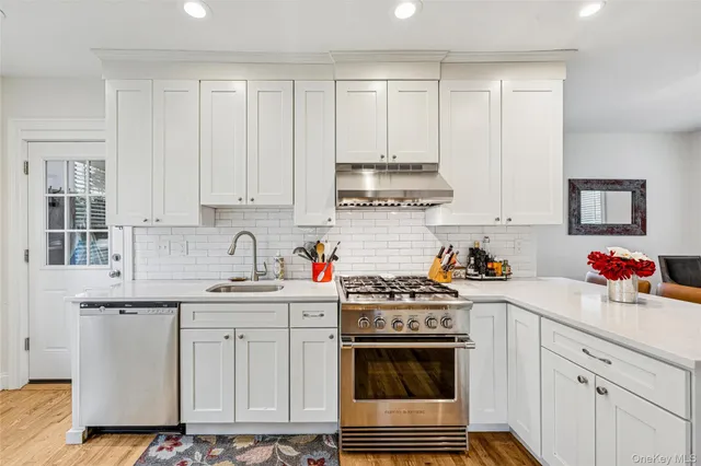 $875,000 | 27 Hewlett Court, Babylon, NY 11702