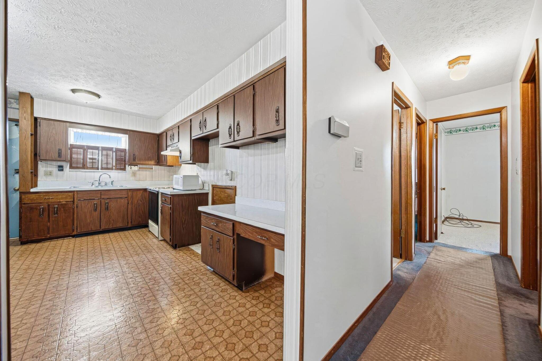 5332 Trabue Road Columbus, OH 43228 - Photo 11 of 55