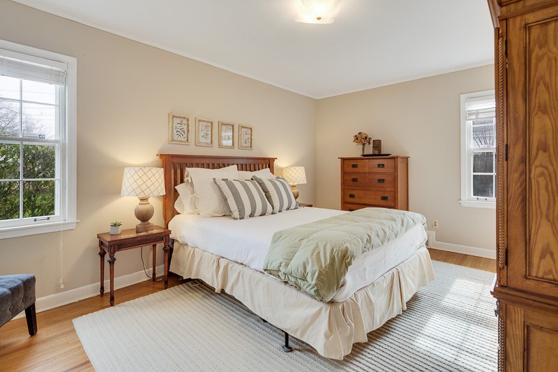 350 North Perkins Road Memphis, TN 38117 - Photo 12 of 25 Master is on the first floor and has two closets!