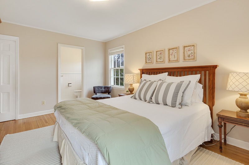 350 North Perkins Road Memphis, TN 38117 - Photo 13 of 25 Master is on the first floor and has two closets!