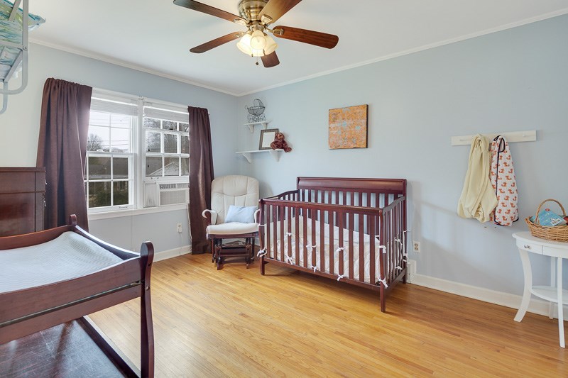 350 North Perkins Road Memphis, TN 38117 - Photo 20 of 25 Bedroom 5 is upstairs and has a very deep closet