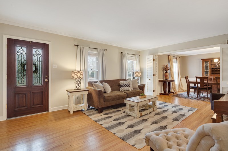350 North Perkins Road Memphis, TN 38117 - Photo 3 of 25 The living room is a welcoming, oversized room. It's so light and bright!