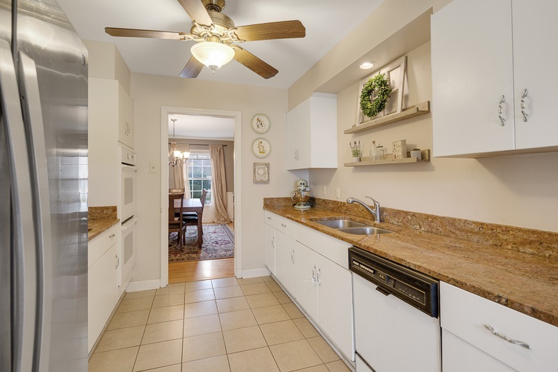 350 North Perkins Road Memphis, TN 38117 - Photo 7 of 25 Kitchen is 11x9- very wide and ample counter space!