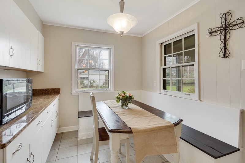 350 North Perkins Road Memphis, TN 38117 - Photo 9 of 25 Breakfast room is in the kitchen and has built-in seating. It also has a 9 ft counter, which is perfect for serving. An additional 9 cabinets provide excess storage!