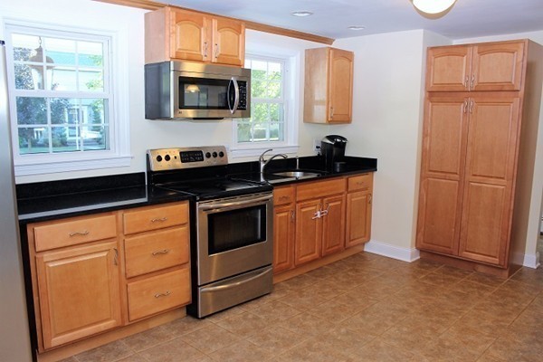31 Robbie Road Braintree, MA 02184 - Photo 11 of 22 Gallery Image 11