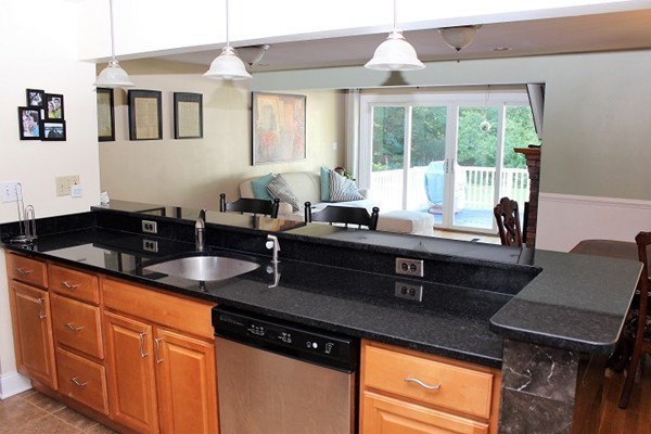 31 Robbie Road Braintree, MA 02184 - Photo 8 of 22 Gallery Image 8