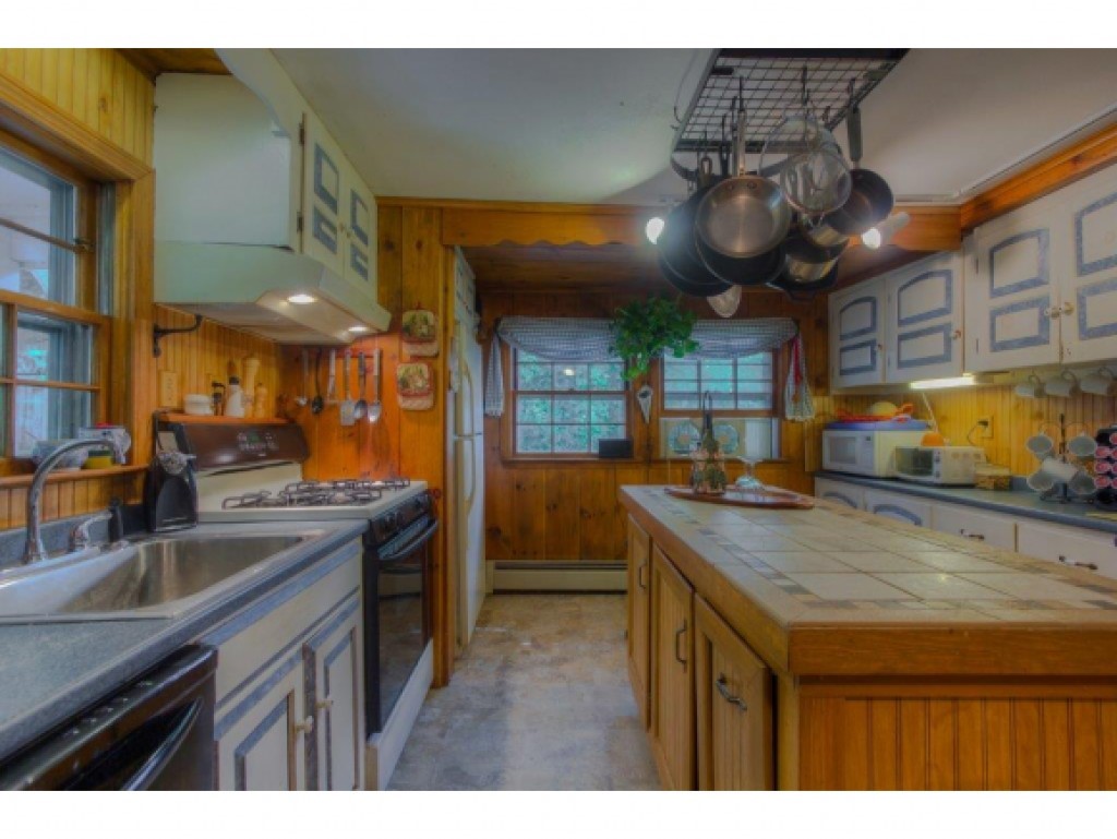 223 Pinkham Road Middleton, NH 03887 - Photo 4 of 28