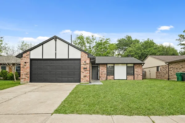 $2,400 | 6711 Pickett Drive, Richmond, TX 77469