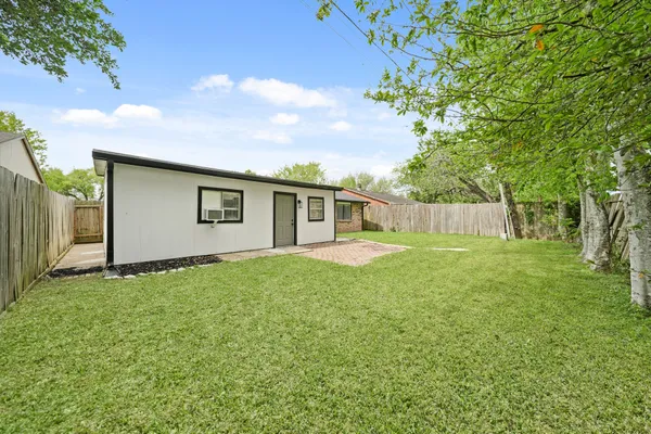 $2,400 | 6711 Pickett Drive, Richmond, TX 77469
