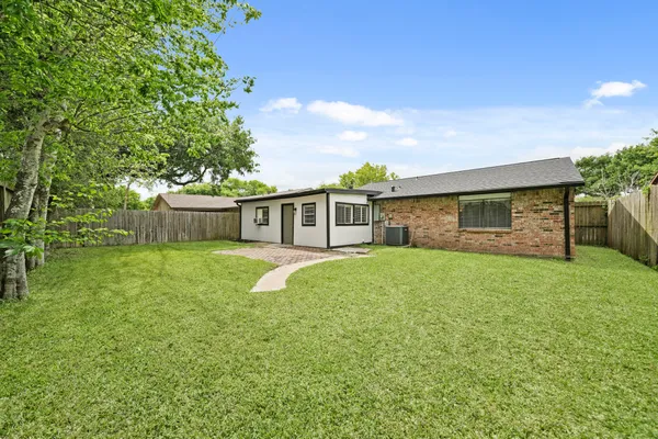 $2,400 | 6711 Pickett Drive, Richmond, TX 77469